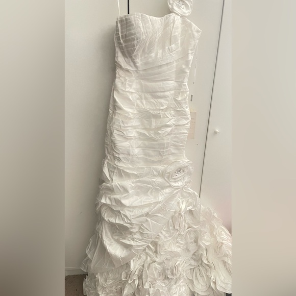 **Captivating Cinderella Divine Mermaid Dress: A Shimmering Statement**